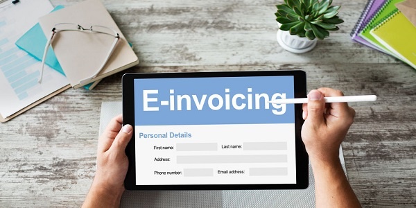 E-Invoice- E-invoicing, Online banking and payment. TEchnology and business concept