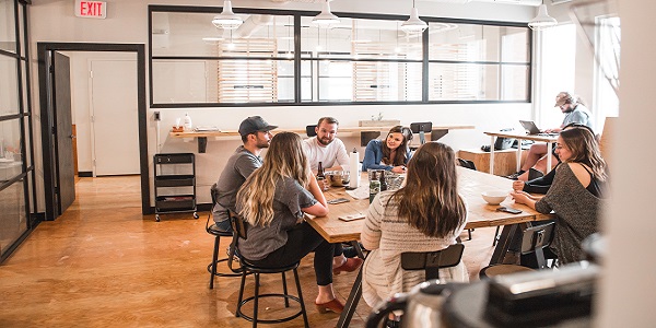 No supply of services by employer by paying part consideration of employees’ refreshments