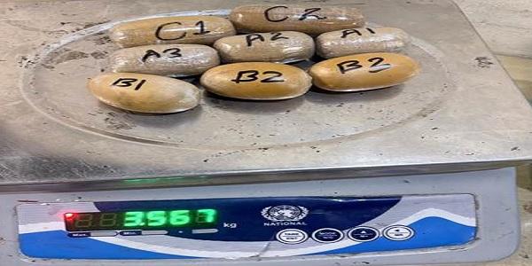 Eight capsules with Gold in paste form seized at Mumbai