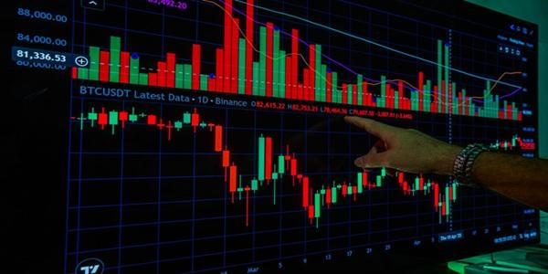 Bitcoin (BTC-USDT) Cryptocurrency Trading Chart and Market Price Analysis